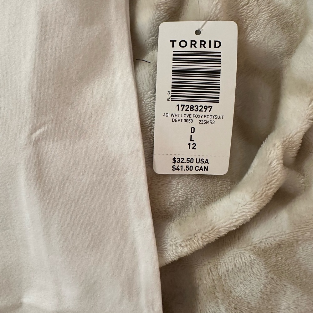 NWT Torrid White Bodysuit with 'Love' Print - Picture 4 of 5